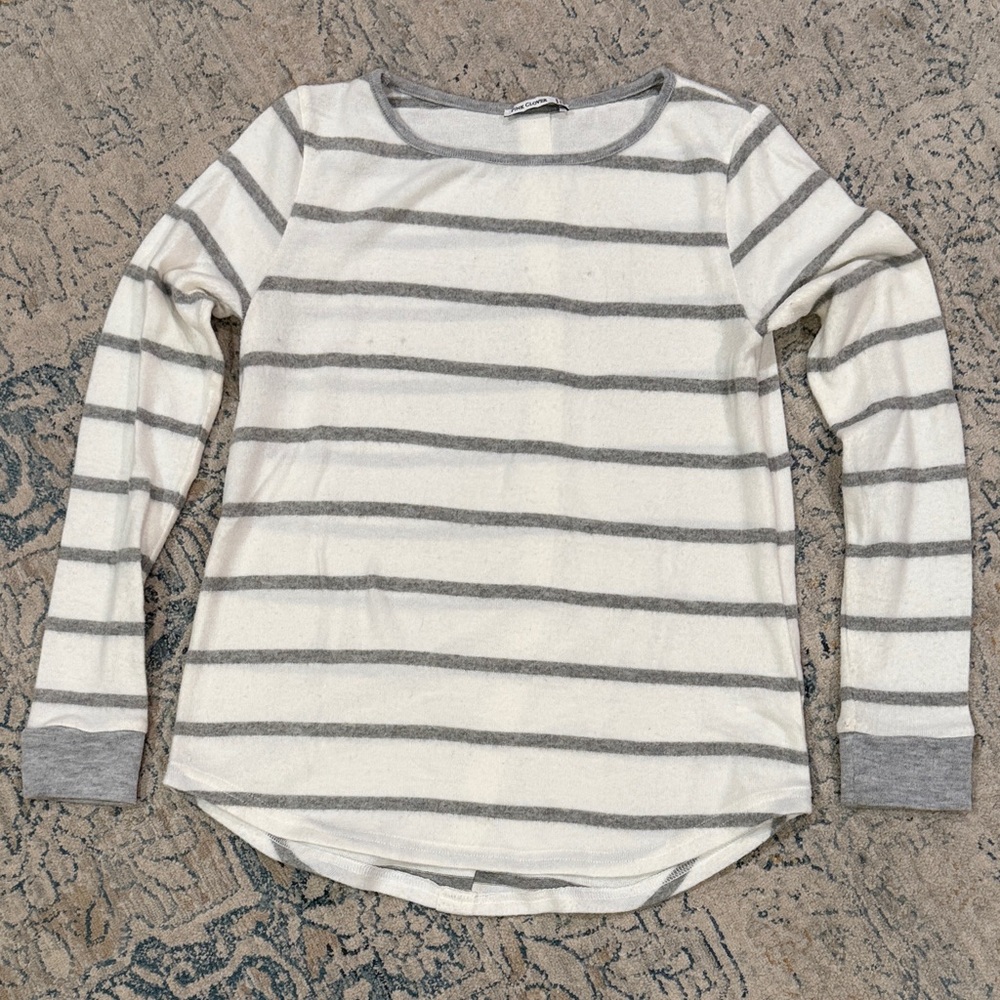 Pink Clover Gray and White Knit Top